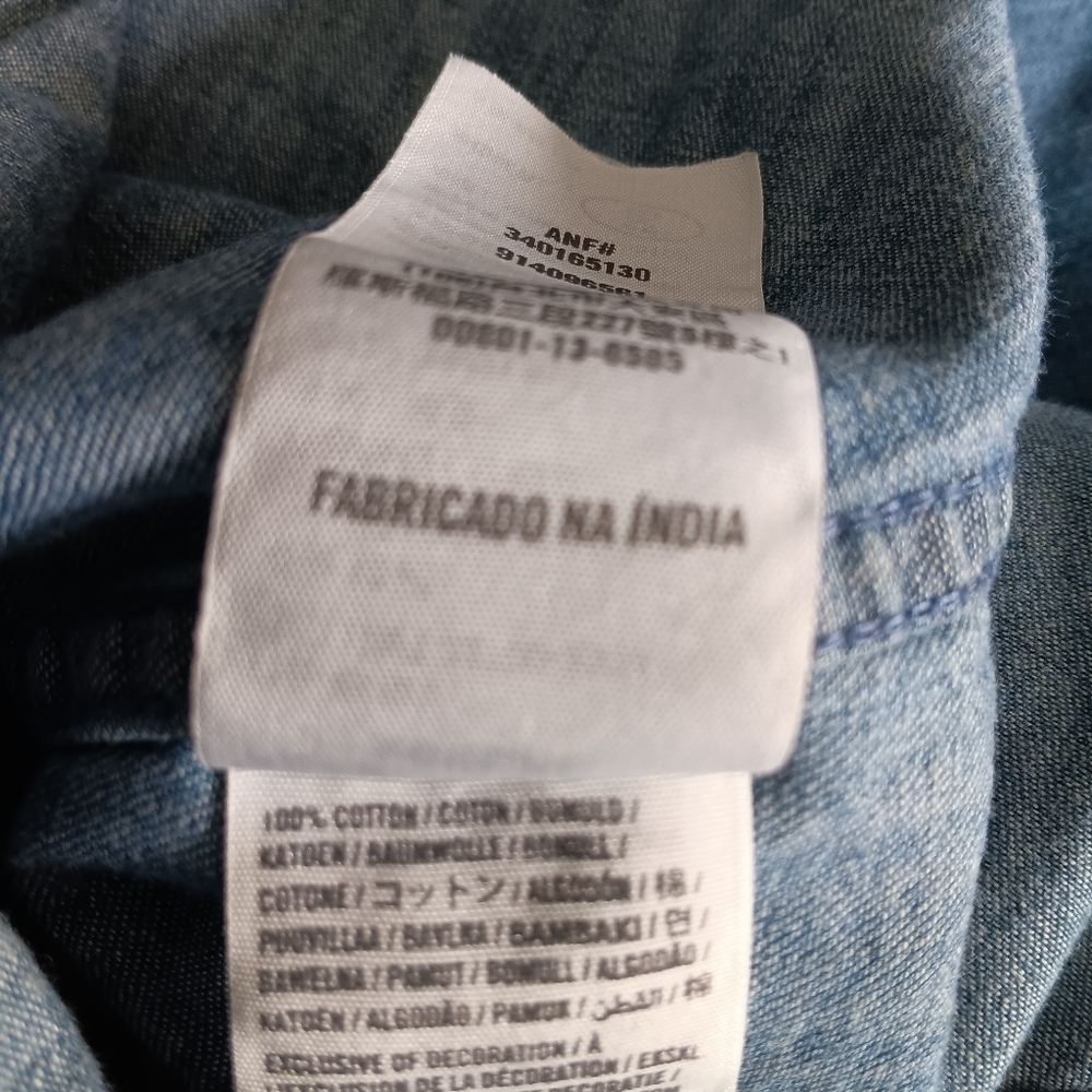 Hollister Indigo Denim Button-Up Shirt - Women's - Picture 7 of 7